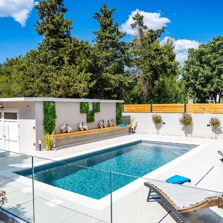 B&d With Heated Pool * Zadar
