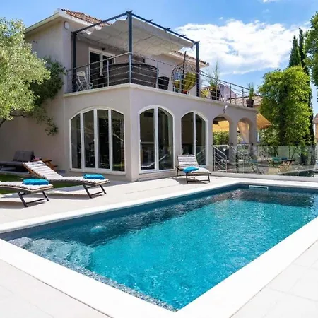 B&d With Heated Pool * Zadar
