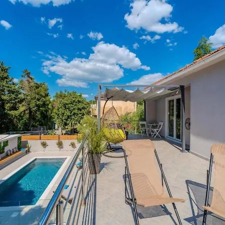 B&d With Heated Pool Villa *