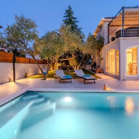 Villa B&d With Heated Pool *