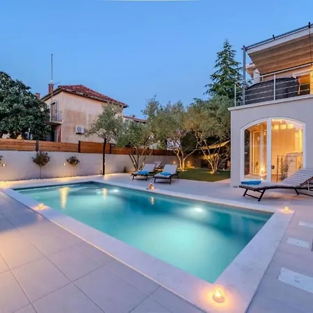 B&d With Heated Pool Villa