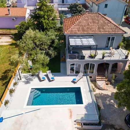 B&d With Heated Pool *