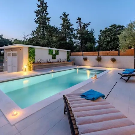 Villa B&d With Heated Pool Zadar