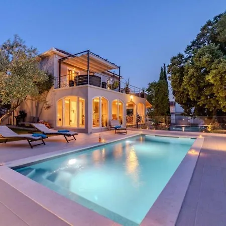 B&d With Heated Pool *