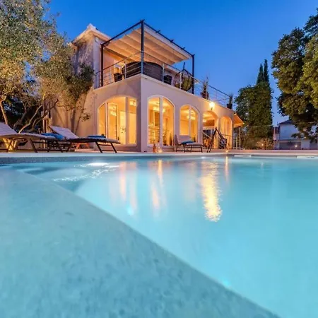 B&d With Heated Pool Villa *