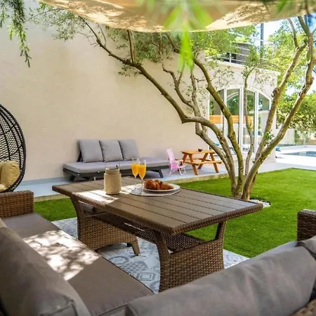 B&d With Heated Pool *